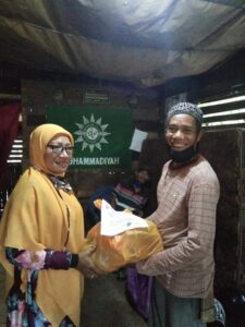 Peduli Covid-19, ‘Aisyiyah Manggarai Barat berbagi Sembako dan Masker image