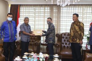Muhammadiyah Sampaikan Sikap Resmi RUU Cipta Kerja Kepada DPR RI image