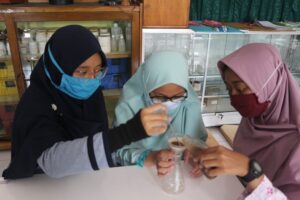 Kreasi Siswa MTs Al-Mu’min, Gunakan Ekstrak Bunga Terompet sebagai Pestisida Nabati