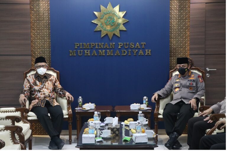 Sowan ke Haedar Nashir, Kapolri Dapat Tiga Wejangan
