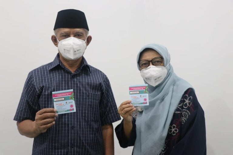 Ketum Muhammadiyah dan Aisyiyah Lakukan Vaksinasi Covid-19 Tahap Kedua