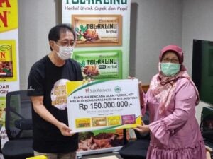 Sido Muncul Menyerahkan Bantuan untuk Warga Terdampak Bencana di NTT Melalui ‘Aisyiyah