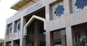 Wakaf memainkan peran penting sebagai instrumen kelangsungan dan keberlanjutan eksistensi masyarakat Islam. Dalam perkembangan wacana dan isu revitalisasi wakaf