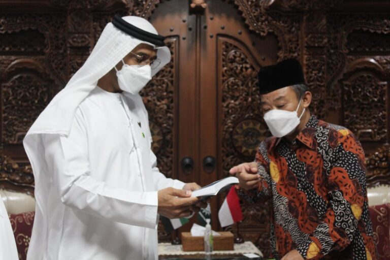 Titipkan 25 Ton Bahan Pangan, Dubes UEA Sampaikan Salam untuk Seluruh Warga Indonesia