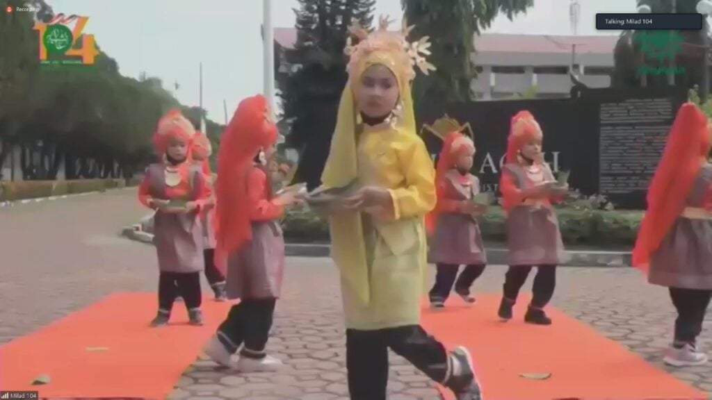 Penampilan Tari Ranup Lampuan di Milad 104 Áisyiyah