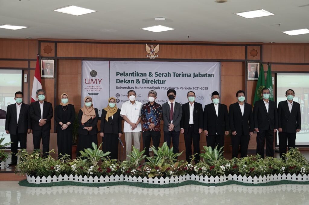 Pesan Agung Danarto dalam Pelantikan Dekan dan Direktur Program periode 2021-2025 UMY