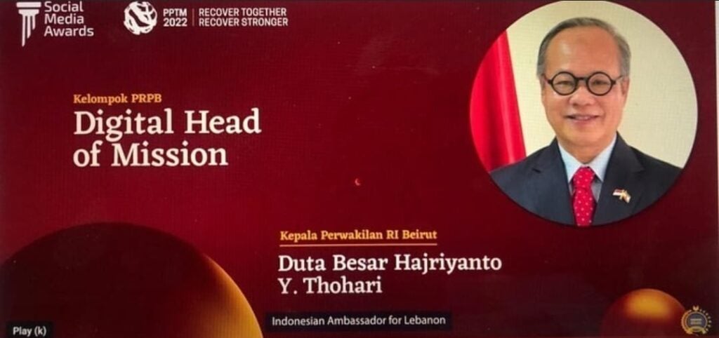 Manfaatkan Medsos sebagai Alat Diplomasi, Tokoh Muhammadiyah Ini Raih Penghargaan Kemenlu RI
