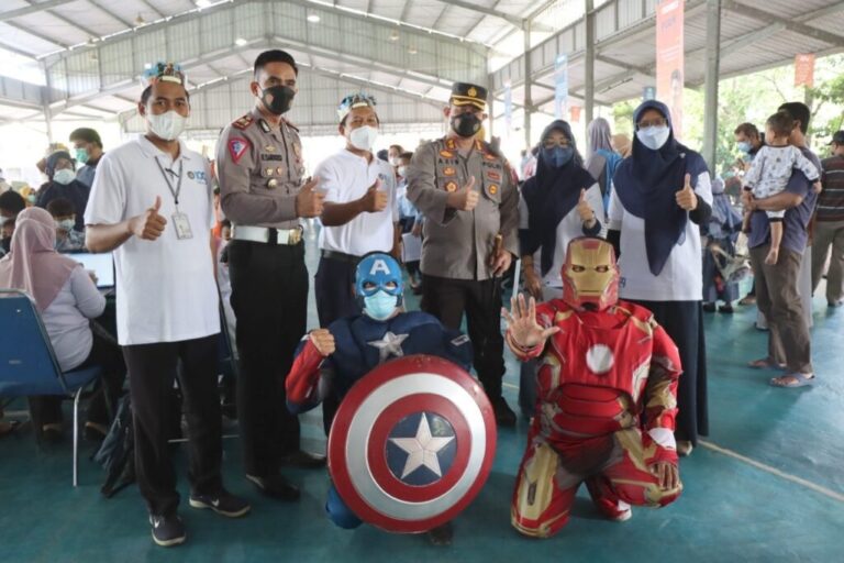 Iron Man dan Captain America Ajak Siswa SD Muhammadiyah Ini Vaksin