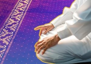 Mengacungkan Telunjuk Saat Duduk dalam Salat