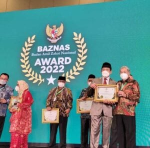 Aktif Dukung Literasi Zakat, UHAMKA Raih Penghargaan Baznas Award 2022 image