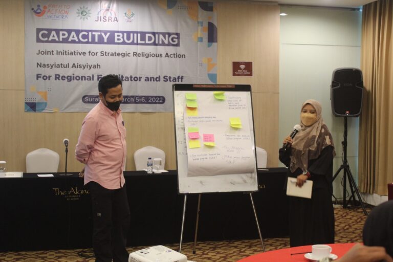 Ketua Umum Pimpinan Pusat Nasyiatul Aisyiyah (NA), Diyah Puspitarini hadir dalam kegiatan Capacity Building JISRA (Joint Initiative Strategic for Religious Action) NA for Regional Facilitator and Staff. Isu toleransi dan ekologi sejalan dengan 10 (sepuluh) pilar Keluarga Muda Tangguh Nasyiatul Aisyiyah (KMTNA). Salah satunya adalah misi perdamaian. 