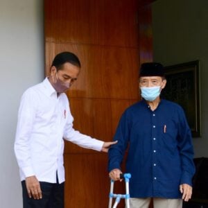 Presiden Jokowi Jenguk Buya Ahmad Syafi’I Ma’arif image