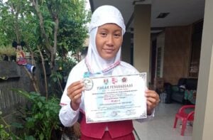 Siswa SD Muhammadiyah Raih Medali Renang Nasional image