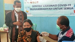 PP Muhammadiyah Vaksinasi Ratusan Warga Lintas Iman di Pulau Kojadoi, Sikka NTT