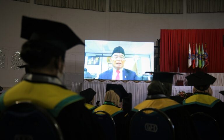 Muhadjir Effendy Pacu Wisudawan Kampus Muhammadiyah Siap Taklukkan Era Software 2.0