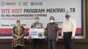 MPKU PP Muhammadiyah dan USAID Serahkan Alat Tes TCM Tuberculosis Ke RS PKU Muhammadiyah Gamping image