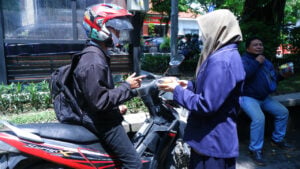 Besok Puasa, SMP Muhammadiyah Ini Bagikan Paket Sahur image