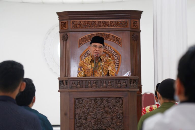 Muhadjir Effendy Dorong Muhammadiyah Bantu Atasi Kemiskinan Spiritual dan Material Bangsa image