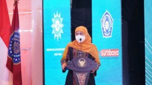 Hadiri Kajian Ramadan UM Surabaya, Gubernur Jatim Puji Karakter Etik Warga Muhammadiyah image