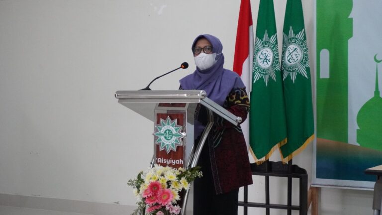 Penguasaan IPTEK itu, menurut Noordjannah, memang seharusnya diperankan oleh laki-laki dan perempuan secara merata tanpa diskriminasi. Namun kenyataannya masih ada kesenjangan yang disebabkan salah satunya oleh ajaran agama yang jumud.
