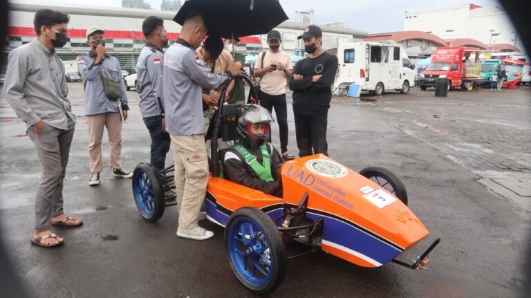 Tim Mobil UAD Sabet Juara Umum II di FESC IIMS 2022 image
