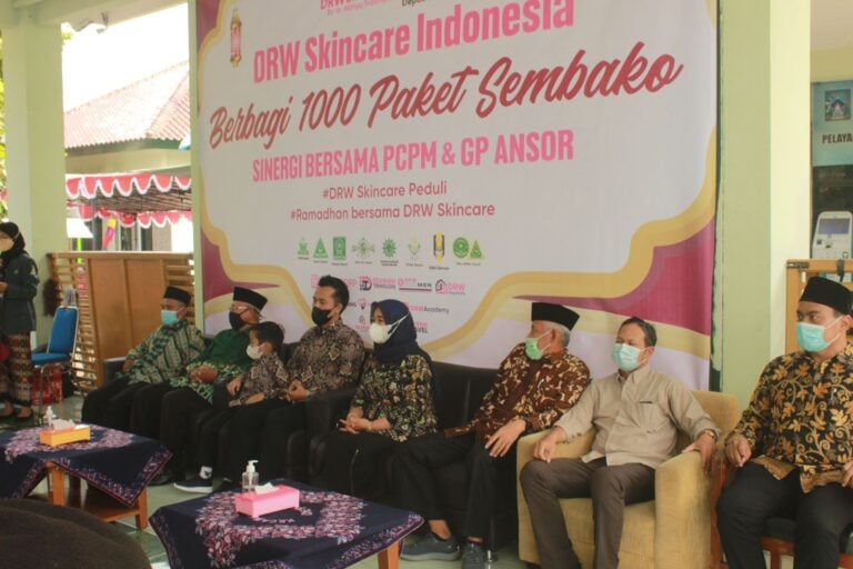 Sinergi Pemuda Muhammadiyah dan Ansor, DRW Skincare Indonesia Salurkan 1.000 Paket Sembako Ramadan