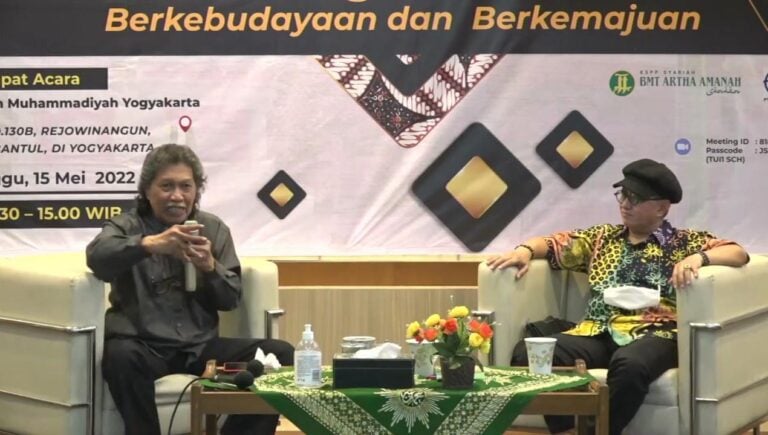 Halalbihalal, Cak Nun Sebut Pelajaran Kemuhammadiyahan Menancap di Alam Pikirannya image