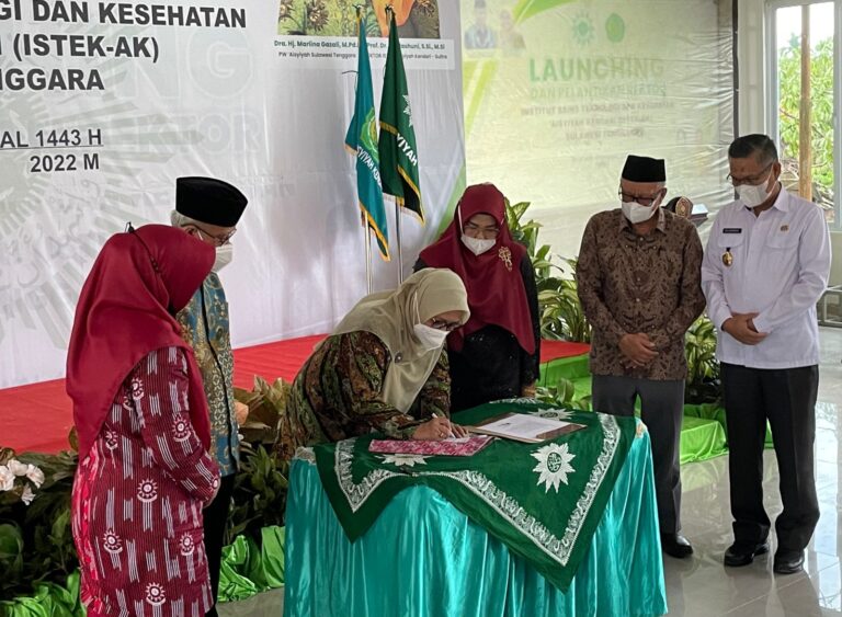 Ketua Umum PP ‘Aisyiyah Resmikan Institut Sains Teknologi dan Kesehatan ‘Aisyiyah Kendari image
