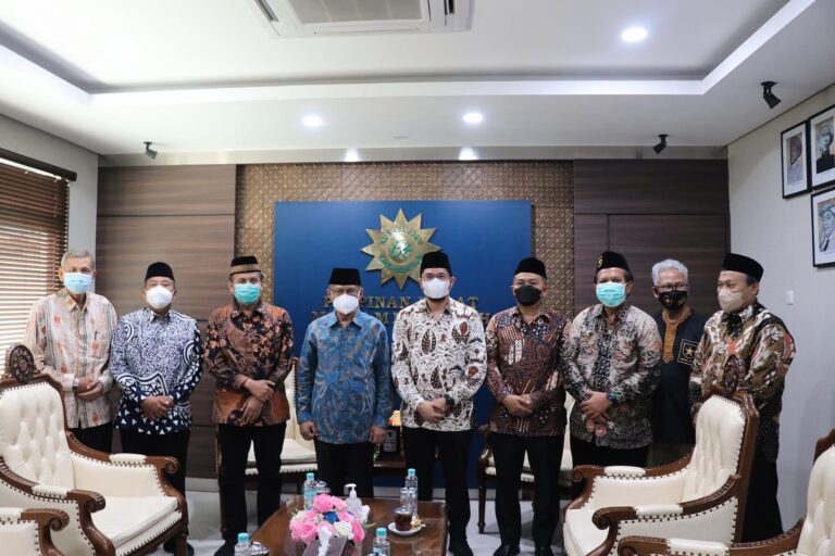 Terima Silaturahim Partai Ummat, PP Muhammadiyah Dorong Aplikasi Sila Keempat Pancasila image