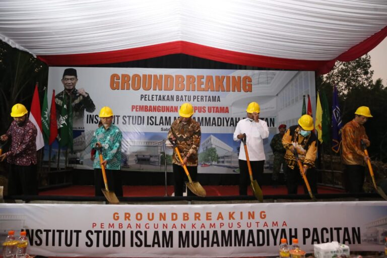 Institut Muhammadiyah Pacitan Bangun Kampus Utama, Menko PMK RI Letakkan Batu Pertama image