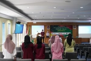 - Usaha Mikro dan Kecil (UMK) di Indonesia telah menjadi penopang perekonomian dalam persaingan pasar global. Dalam hal ini, perlu adanya standarisasi produk halal yang diproduksi oleh para pelaku usaha melalui pendampingan Proses Produk Halal (PPH).