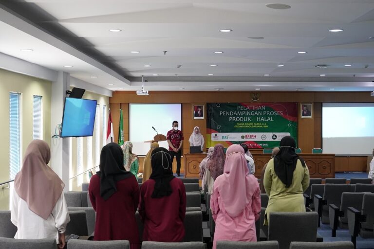 - Usaha Mikro dan Kecil (UMK) di Indonesia telah menjadi penopang perekonomian dalam persaingan pasar global. Dalam hal ini, perlu adanya standarisasi produk halal yang diproduksi oleh para pelaku usaha melalui pendampingan Proses Produk Halal (PPH).