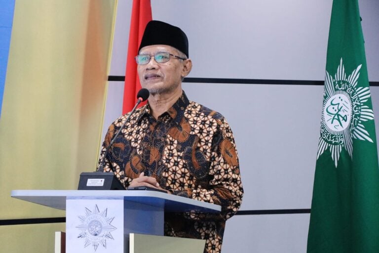 PARADOKS DUNIA DAMAI