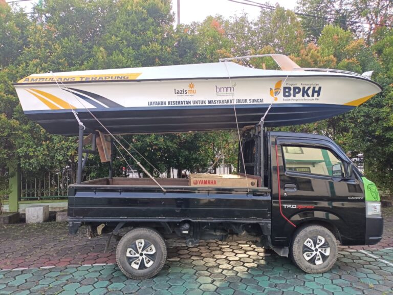 Beri Solusi Layanan Kesehatan Daerah Terpencil, BPKH bersama Lazismu dan BMM Salurkan Ambulans Terapung