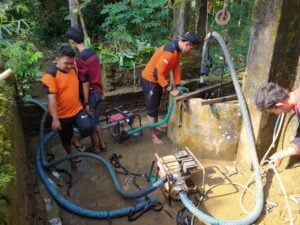 MDMC Lakukan Gerakan Kuras Sumur Pasca Banjir Purworejo