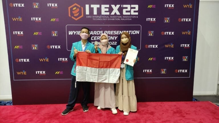Tim Farmasi Mahasiswa Muhammadiyah Ini Sabet Medali Perak pada World Young Inventor Exhibition Malaysia