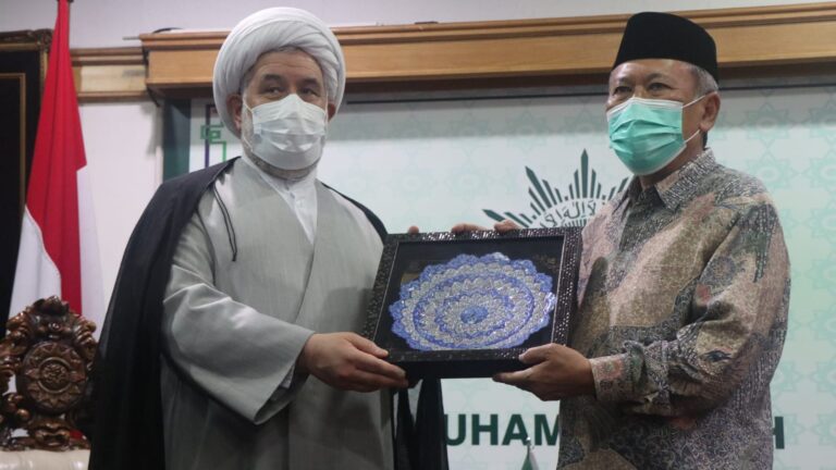 Kantor Pimpinan Pusat Muhammadiyah Jakarta menjamu kunjungan Rektor Al-Mustafa International University (MIU) dari Kota Qum, Republik Islam Iran beserta rombongannya