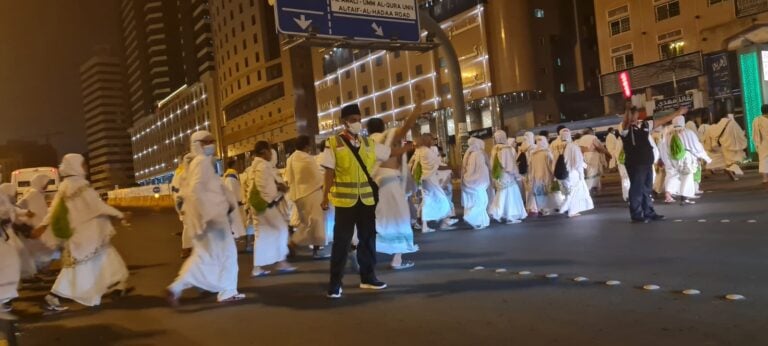 Tips Aman Bagi Jamaah Haji yang Hendak Menyeberang Jalan di Mahbas Jin