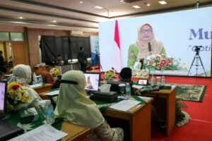 Umum Pimpinan Pusat ‘Aisyiyah Siti Noordjannah Djohantini menyampaikan tanwir pada kali ini merupakan agenda penting yakni Tanwir Bersama yang ke-3 secara daring dan luring dalam rangka mempersiapkan Muktamar Muhammadiyah dan ‘Aisyiyah pada bulan november 2022 nanti.