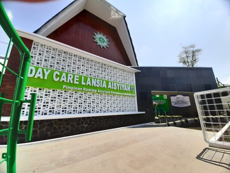 PP ‘Aisyiyah dan Bupati Sleman Resmikan Daycare Lansia PRA Condongcatur