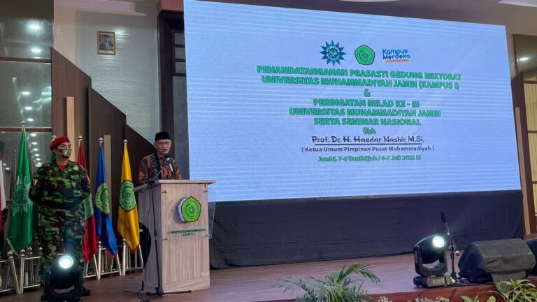Hadir di UM Jambi, Haedar Nashir Sampaikan Lima Langkah Membangun AUM Unggulan image