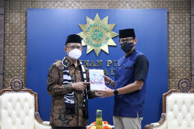 Agendakan Kebangkitan Ekonomi Pasca Pandemi, PP Muhammadiyah Terima Kunjungan Menparekraf Sandiaga Uno image
