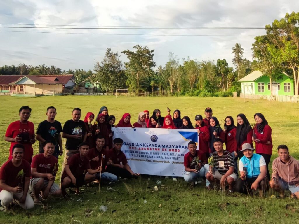 Cegah Abrasi Sekaligus Jadikan Desa Molowahu Destinasi Wisata Buah, Mahasiswa UMGO Tanam 1000 Bibit Pohon