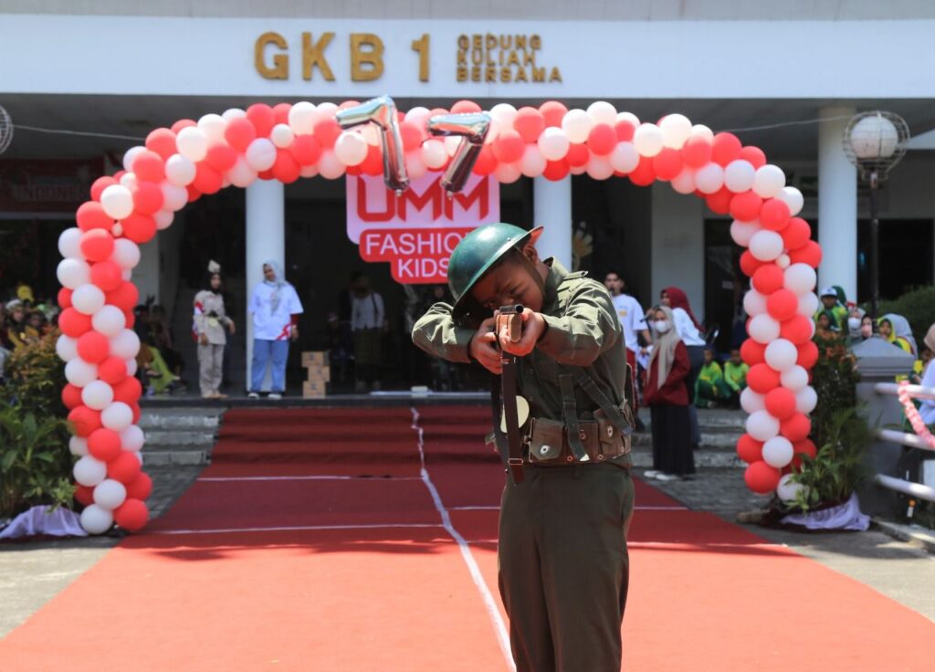 Serba-Serbi HUT RI 77 , UMM Gelar Fashion Show dan Fashion Kids
