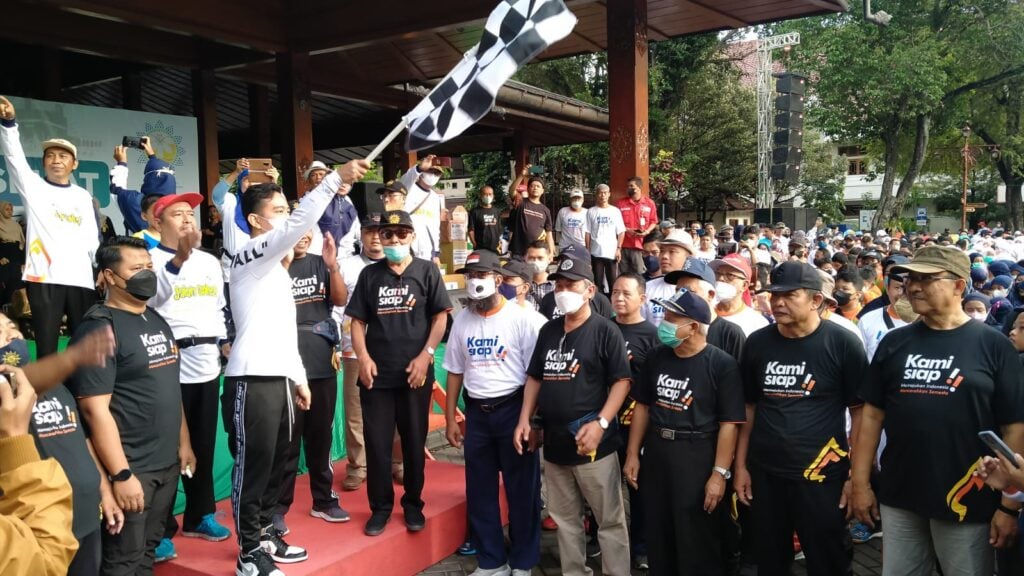 Lepas 11.000 Peserta Jalan Sehat, Wali Kota Solo Takjub Antusias Masyarakat Sambut Muktamar Muhammadiyah dan ‘Aisyiyah ke-48