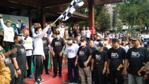 Lepas 11.000 Peserta Jalan Sehat, Wali Kota Solo Takjub Antusias Masyarakat Sambut Muktamar Muhammadiyah dan ‘Aisyiyah ke-48