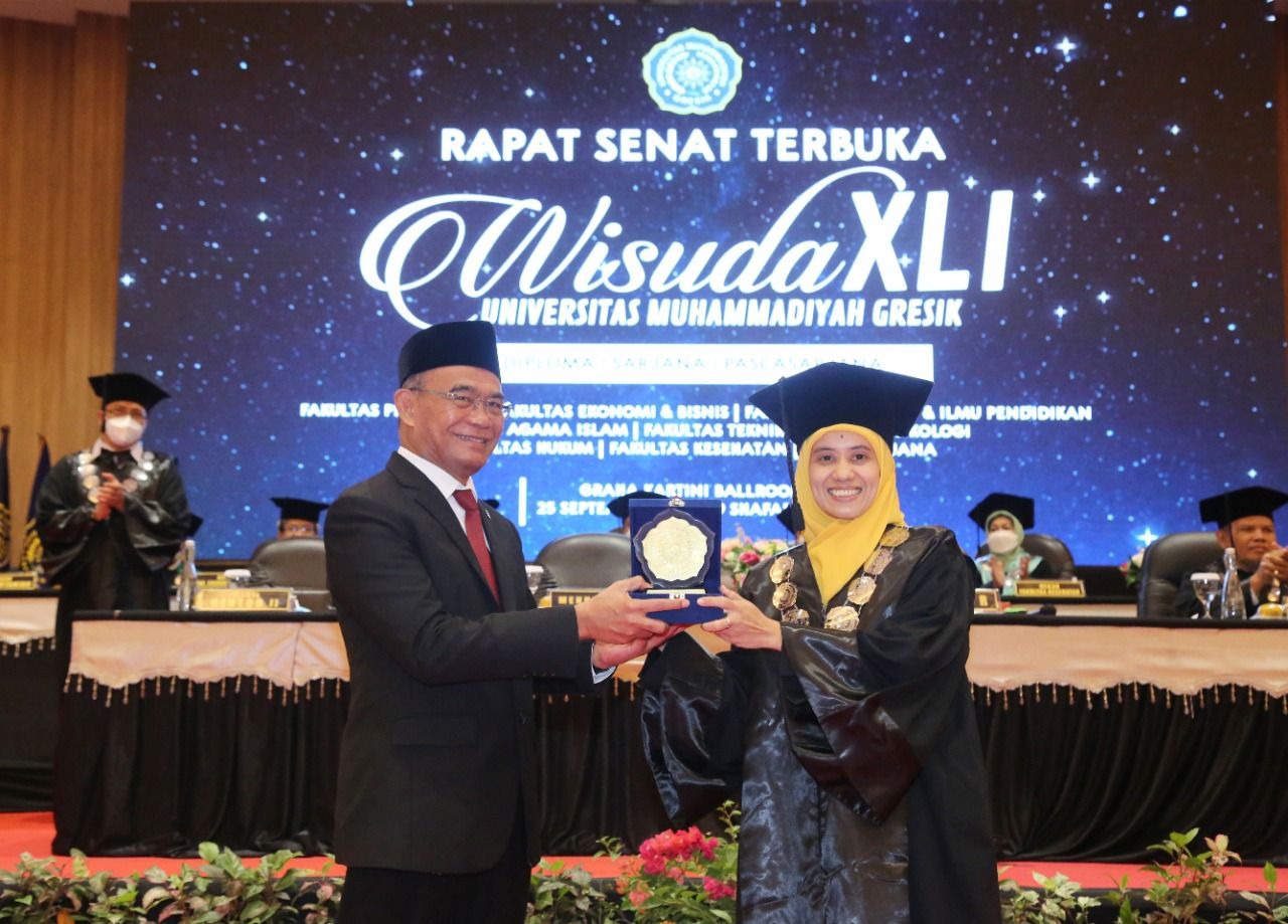 Pesan Menko PMK kepada Mahasiswa Muhammadiyah; Wisuda Bukan Tanda Berakhirnya Belajar
