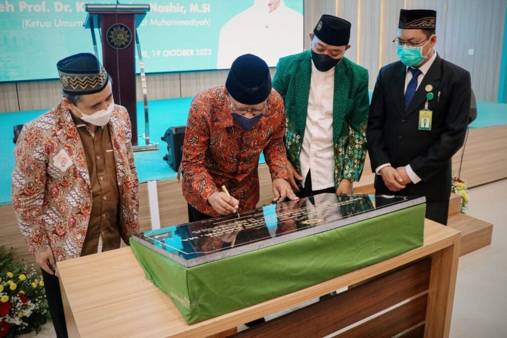 Haedar Hadiri Pelantikan Rektor UMKABA dan Resmikan Gedung RSI Muhammadiyah Kendal