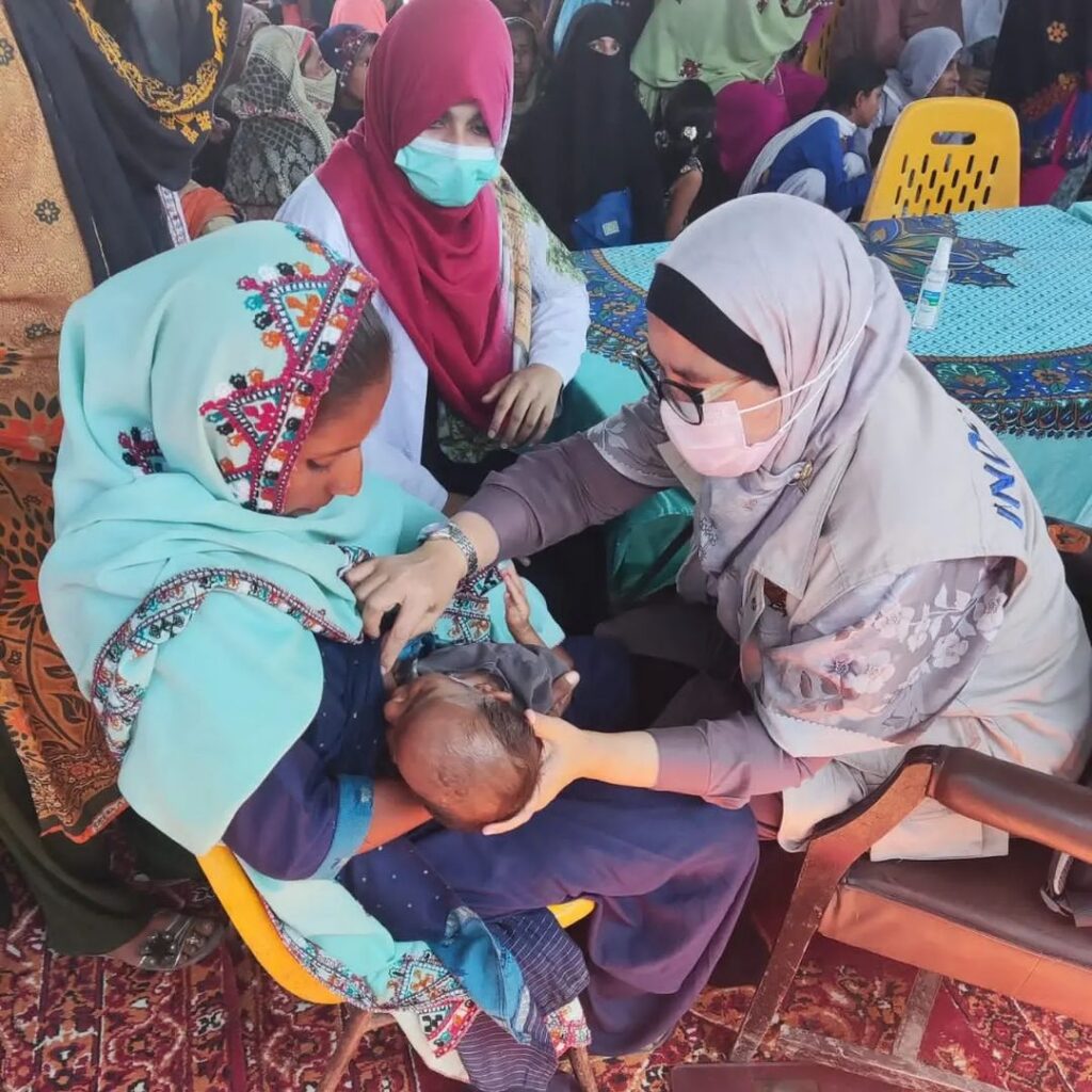 Layani Penyintas Banjir Pakistan, EMT Muhammadiyah Beri Perhatian Khusus pada Korban Perempuan dan Anak