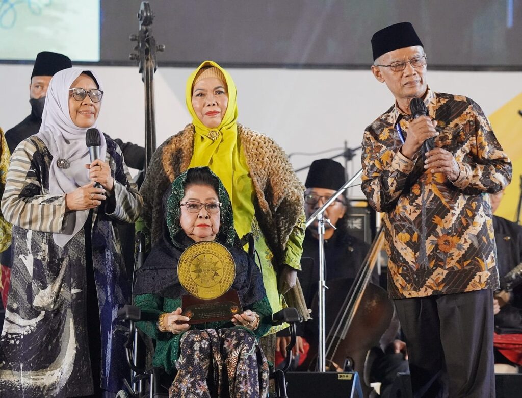 Lewat UMS, Muhammadiyah Beri Penghargaan untuk Legenda Musik Indonesia: Waldjinah, Gesang, dan Didi Kempot